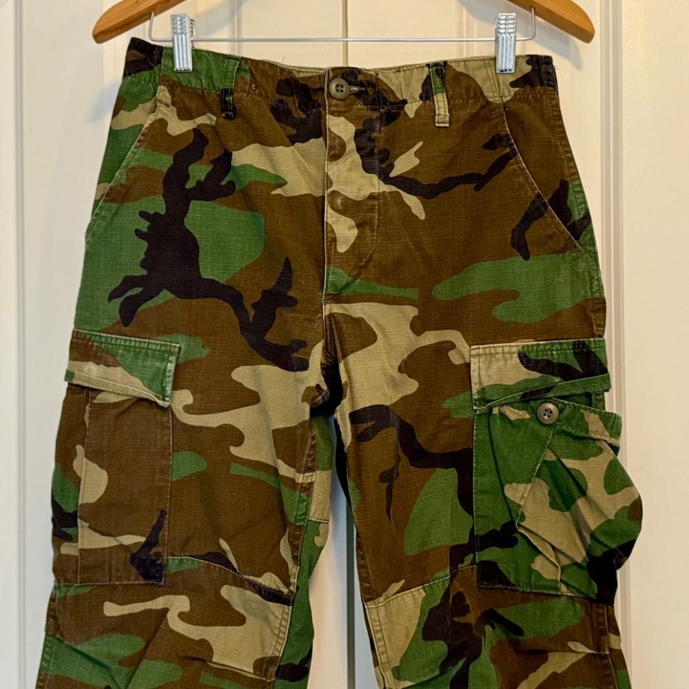 1990s camo cargo pants POCKETS FOR DAYS - Picture 4 of 6